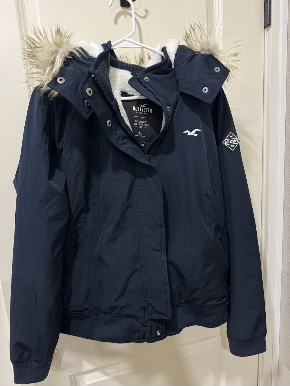 Hollister Navy Puffer Jacket with Faux-Fur Hood Trim